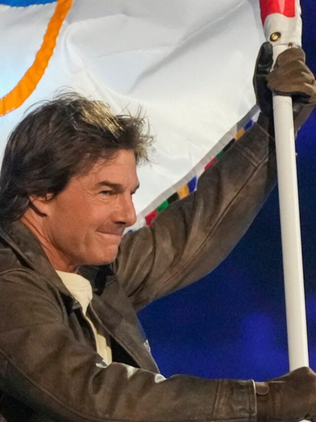 A Woman kisses Tom Cruise during Olympics closing ceremony